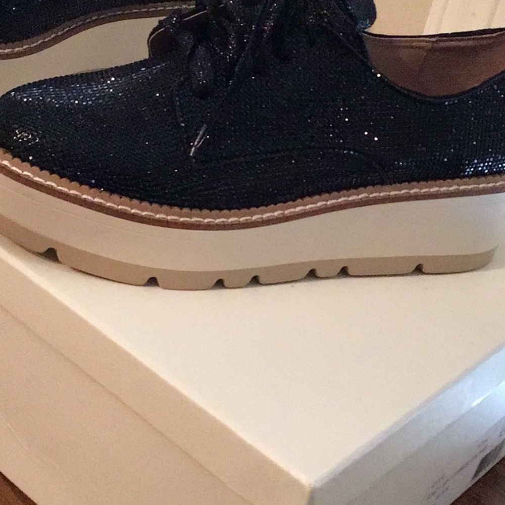 Shoes - Picture 2 of 4
